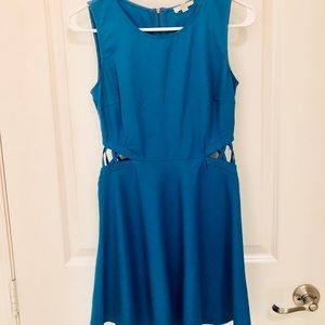 ⚡️LIKE & I’LL DISCOUNT!⚡️ Cut out side dress